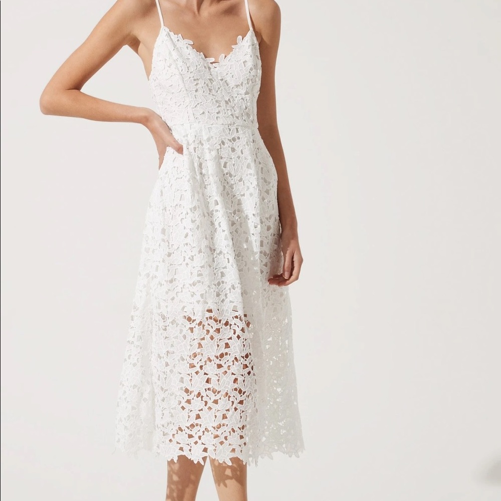 Astr the Label lace A line midi dress